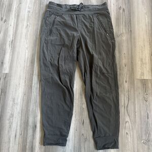 Athleta Gray Trekkie North Pull on Draw String Elastic Waist Gropcore Jogger 8